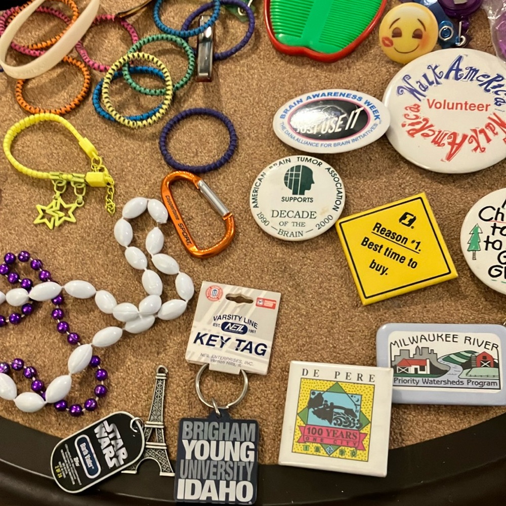 Big lot of ladies/girls, assorted jewelry and hair supplies/accessories